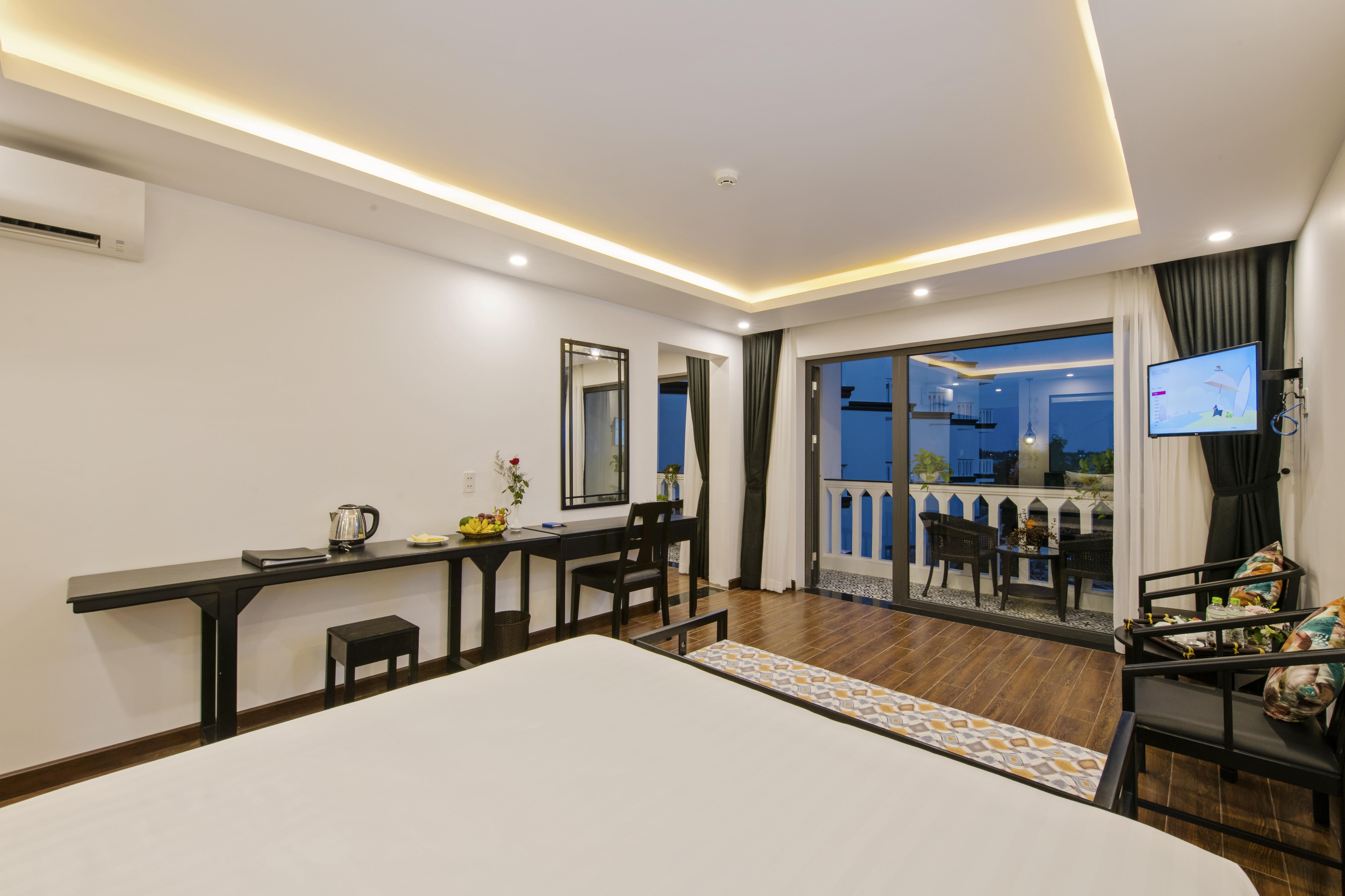 Gem Riverside Hotel Хойан Экстерьер фото
