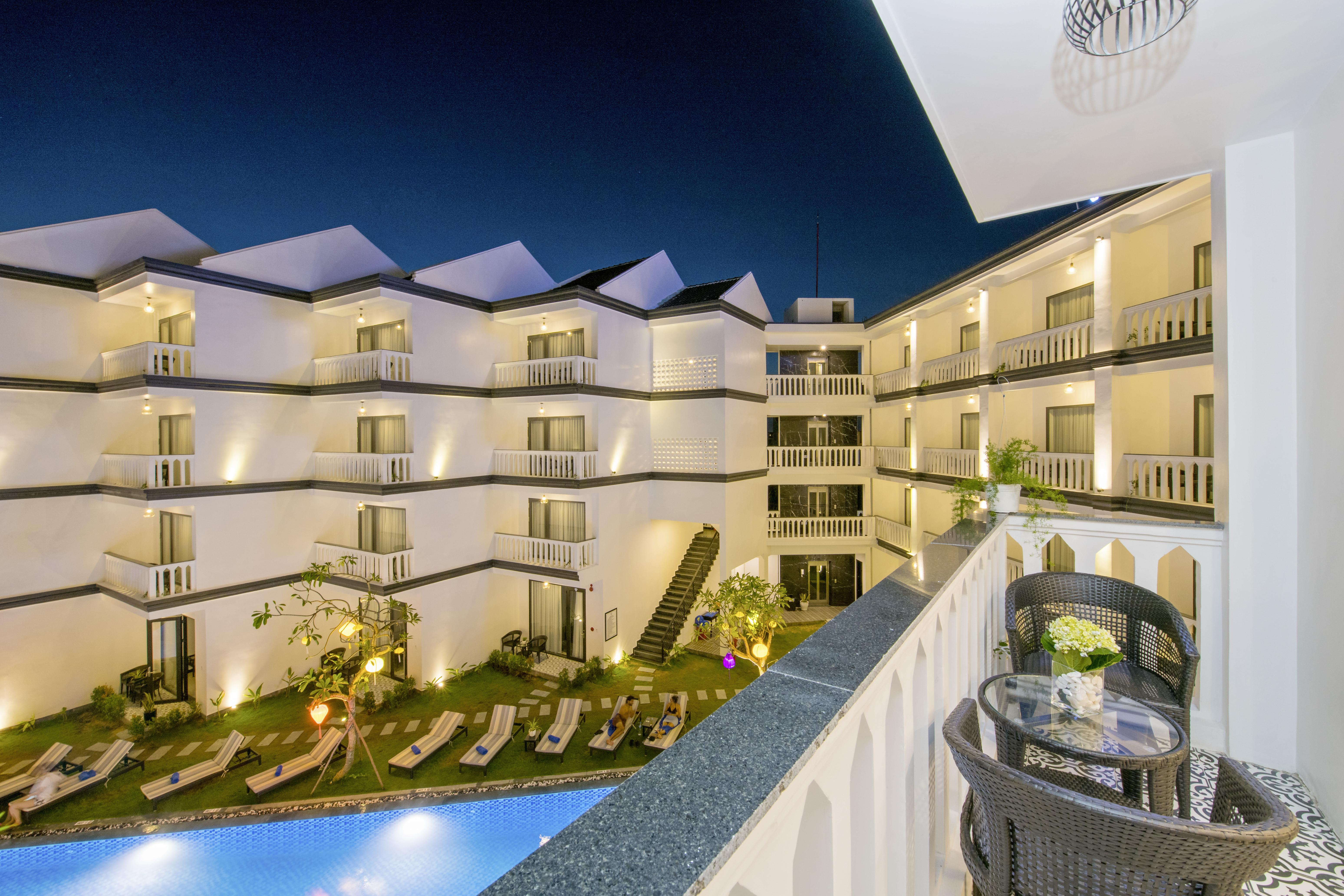 Gem Riverside Hotel Хойан Экстерьер фото